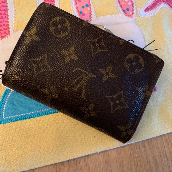 Louis Vuitton Monogram Kisslock Wallet - Picture 2 of 8
